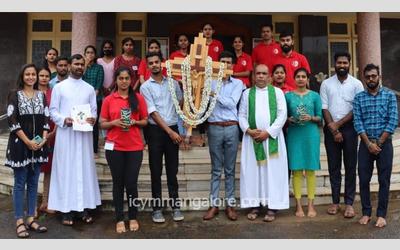 Karnataka Regional Youth Convention (KRYC) Cross Journey begins in Mangalore Diocese